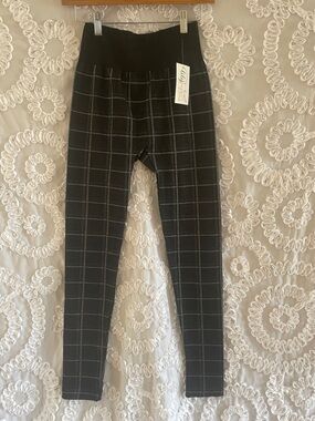Charlie Paige Black Leggings with Gray Windowpane Grid